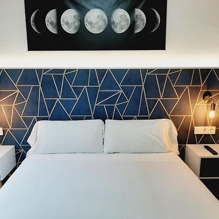 Hostal Laia By Gaiarooms Barcelona Exteriör bild
