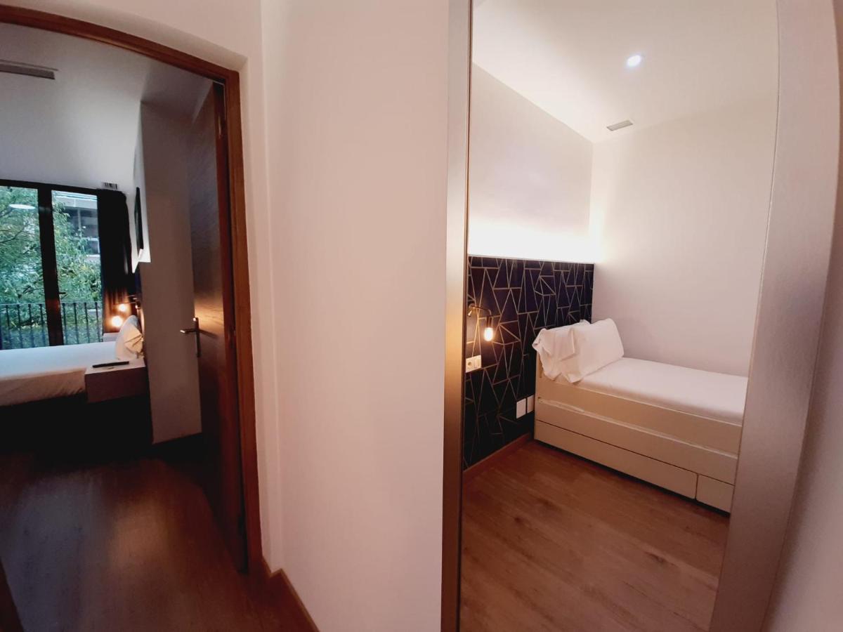 Hostal Laia By Gaiarooms Barcelona Exteriör bild