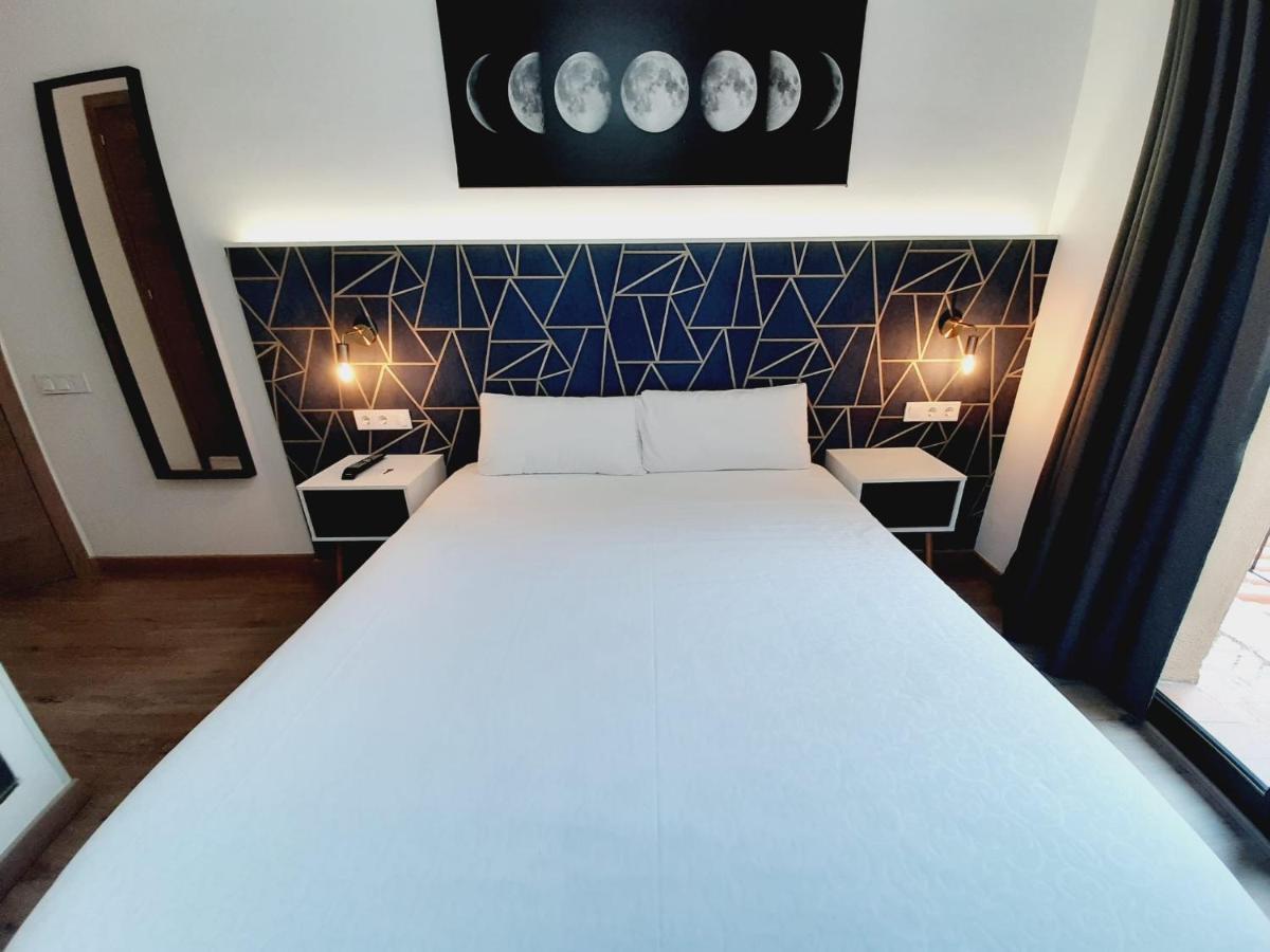 Hostal Laia By Gaiarooms Barcelona Exteriör bild