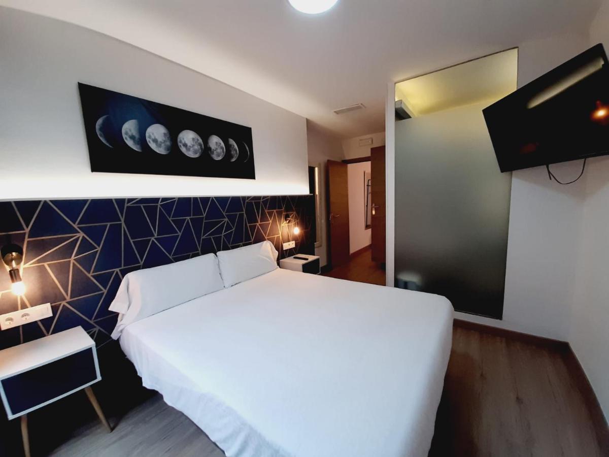 Hostal Laia By Gaiarooms Barcelona Exteriör bild