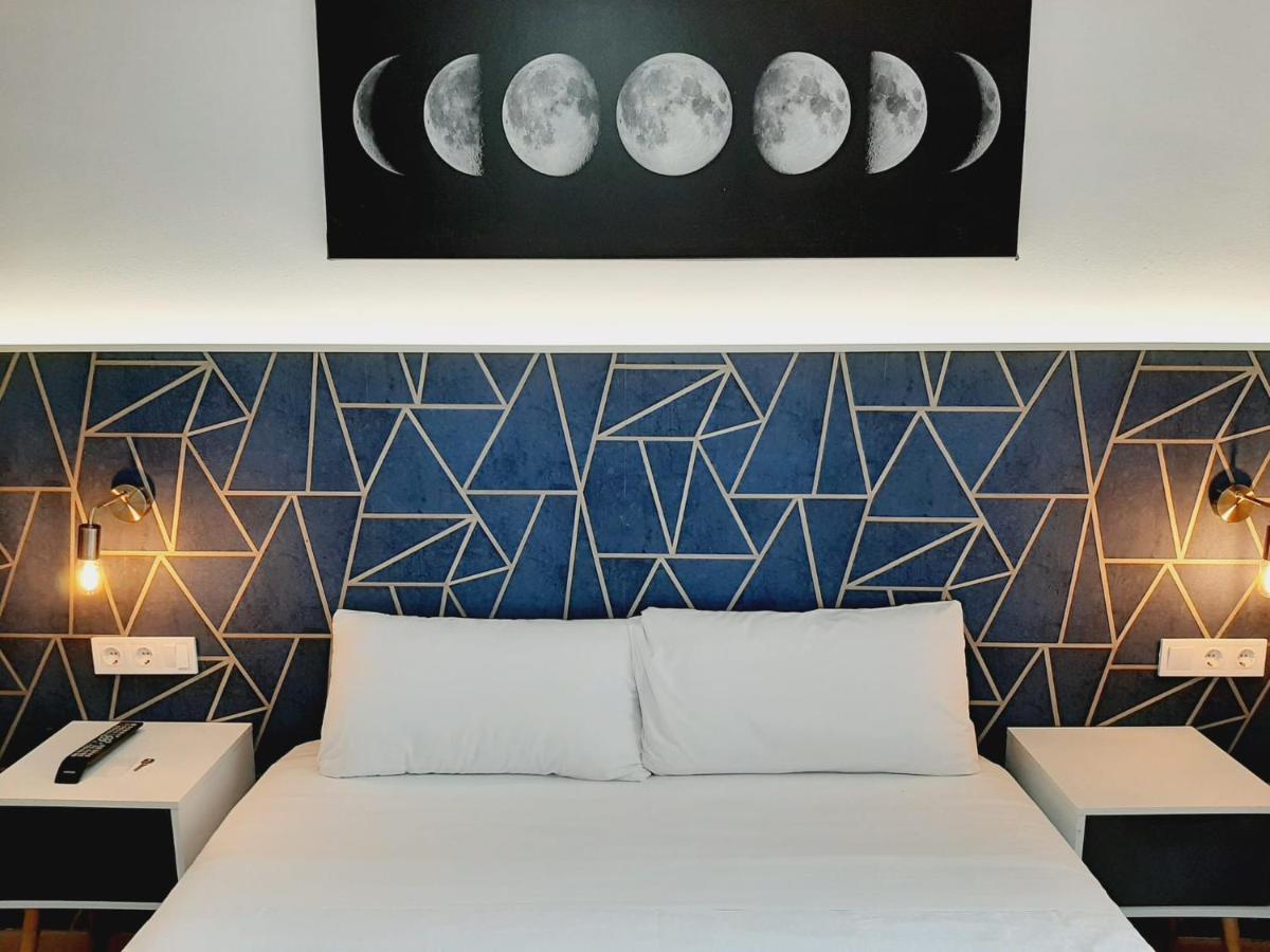 Hostal Laia By Gaiarooms Barcelona Exteriör bild