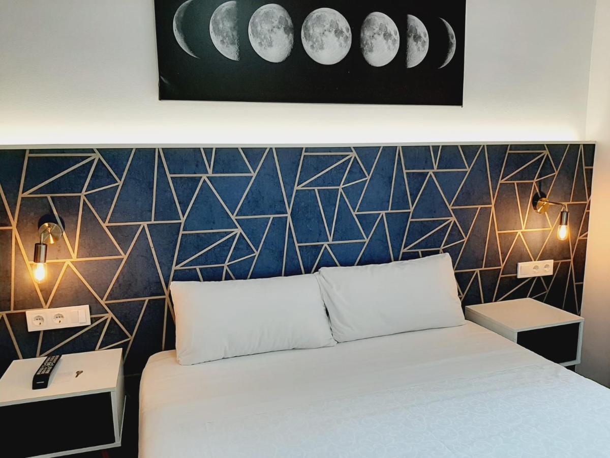 Hostal Laia By Gaiarooms Barcelona Exteriör bild