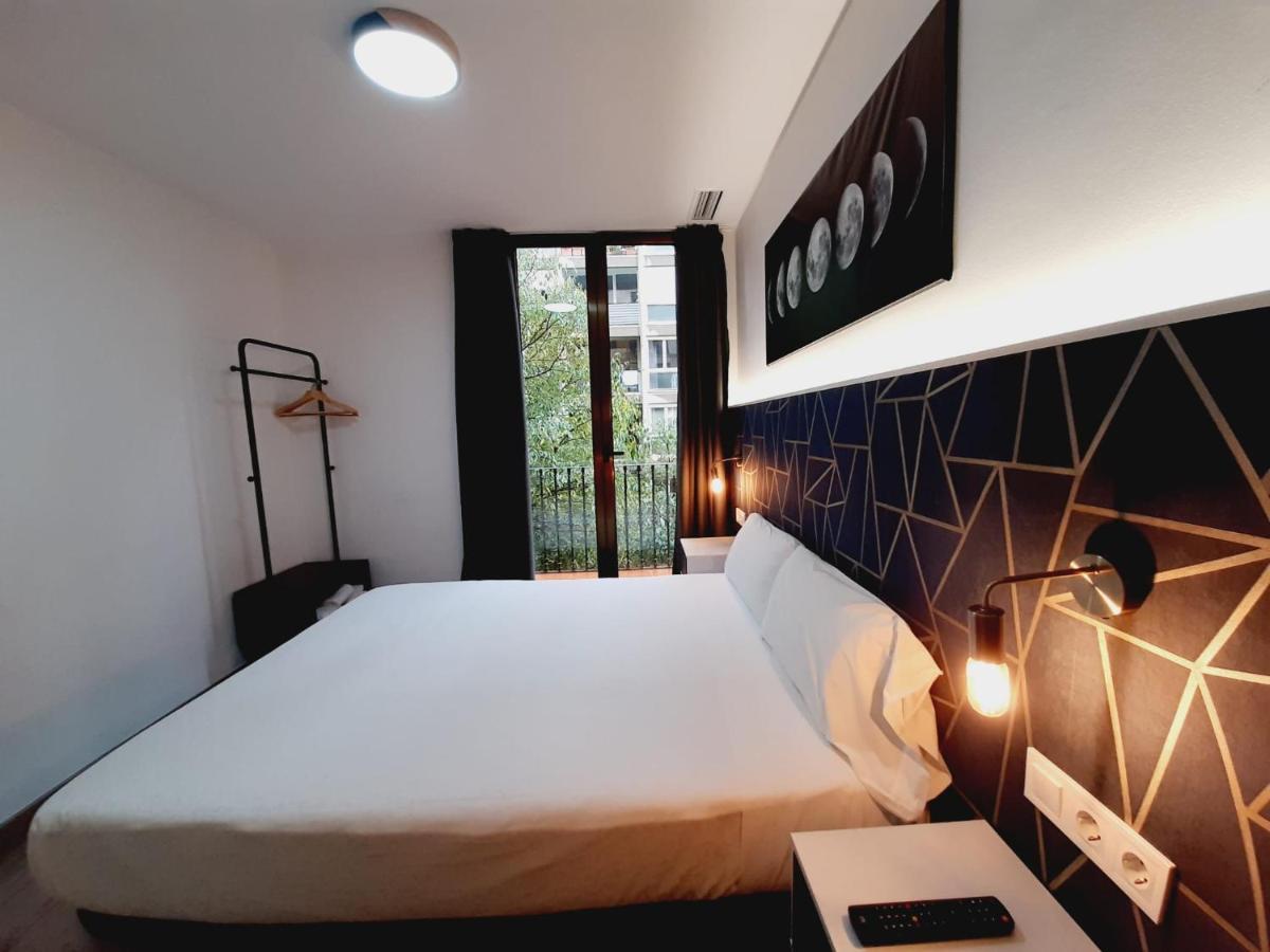 Hostal Laia By Gaiarooms Barcelona Exteriör bild