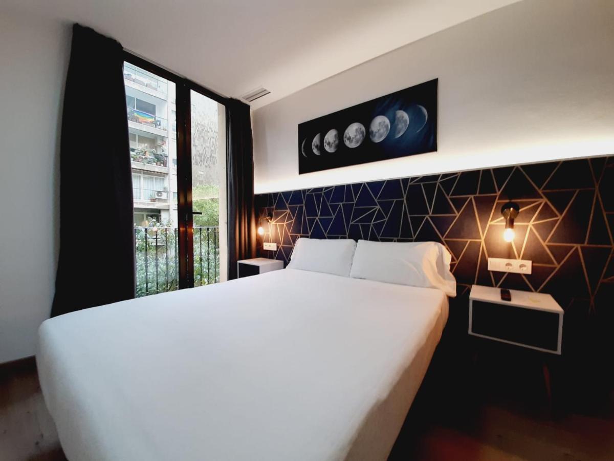 Hostal Laia By Gaiarooms Barcelona Exteriör bild