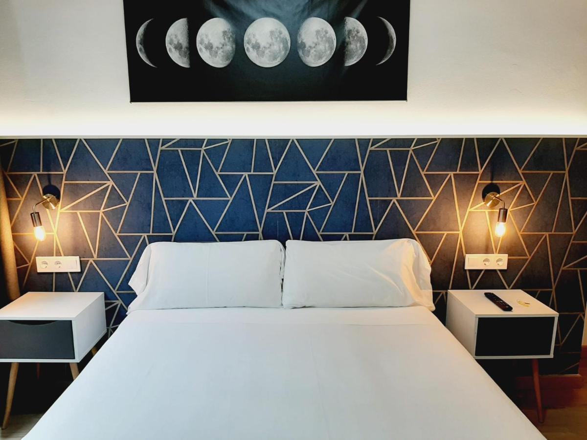 Hostal Laia By Gaiarooms Barcelona Exteriör bild