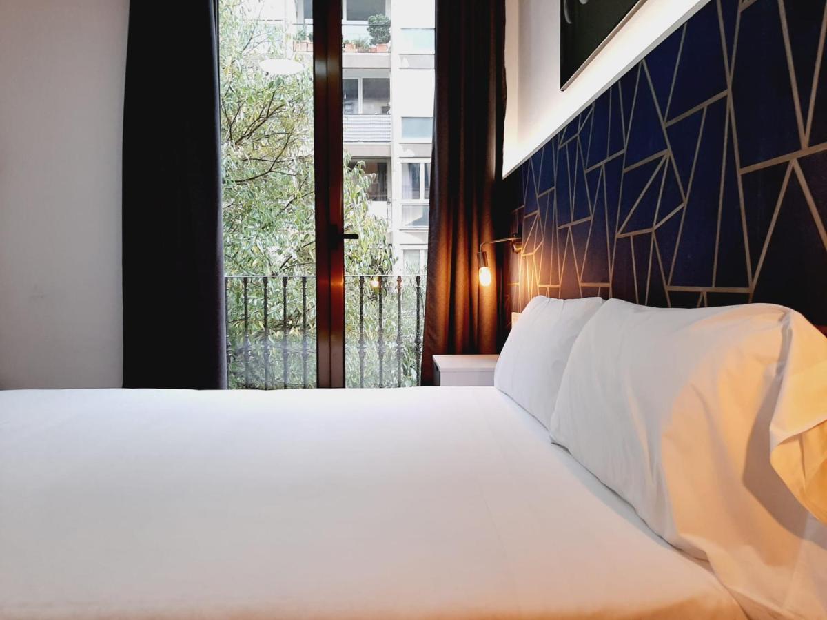 Hostal Laia By Gaiarooms Barcelona Exteriör bild
